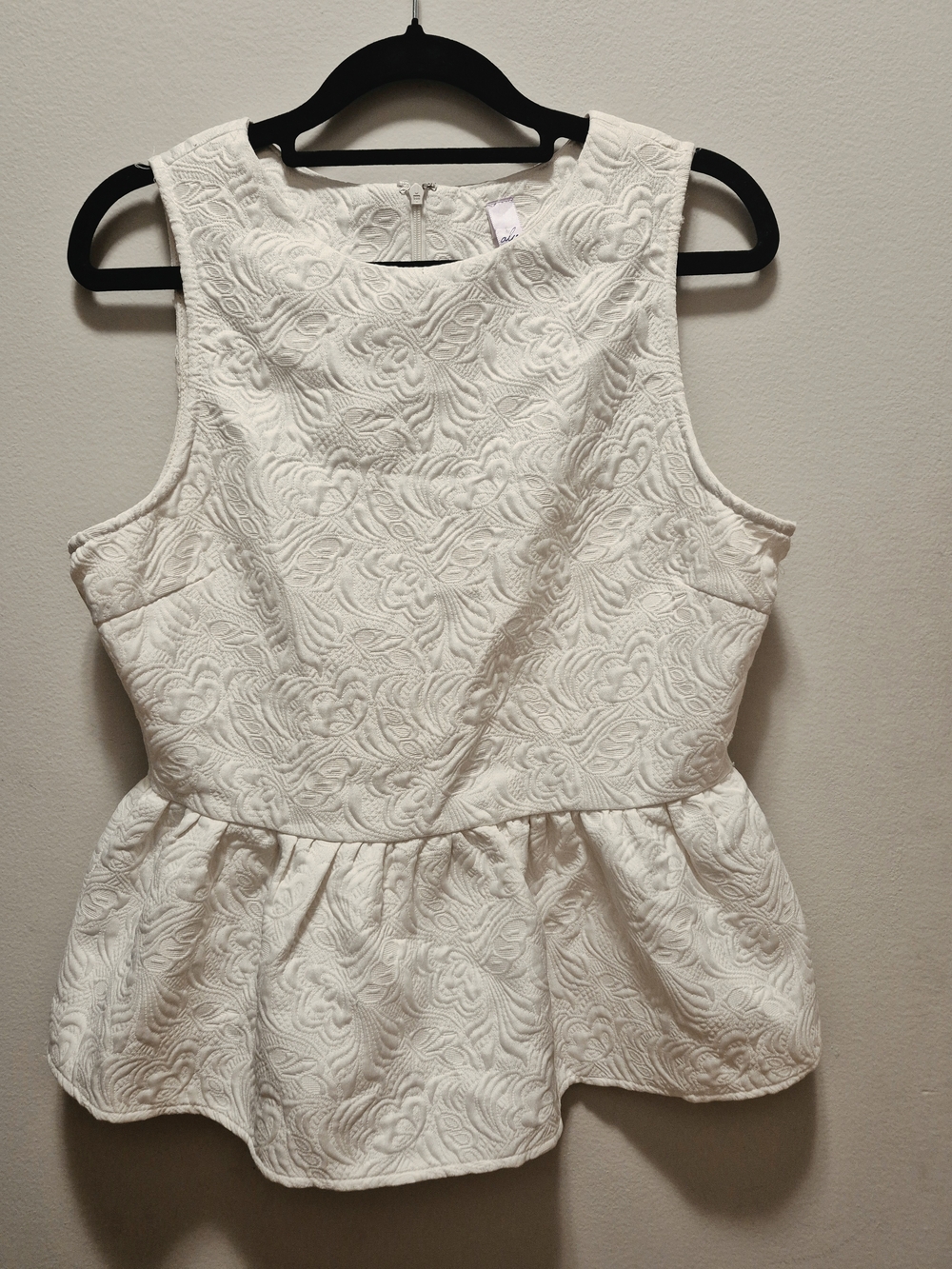 🌼5/$20 White Textured Peplum Sleeveless Top Medium
